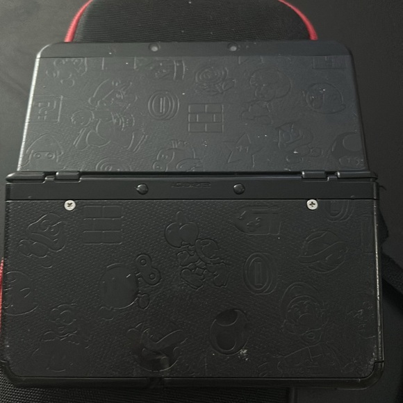 Nintendo New Nintendo 3DS Super Mario Black Edition - Nintendo 3DS - Picture 2 of 2